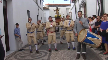 Danzantes en Fuentes de León