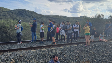 Pasajeros evacuados del tren Sevilla-Cáceres