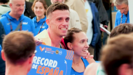 Laura Luengo tras cruzar la meta y conseguir el récord de España