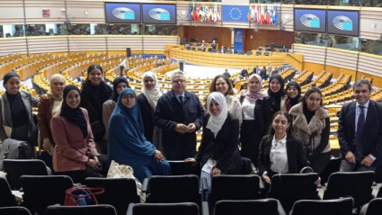 Mujeres musulmanas extremeñas visitan el Parlamento Europeo