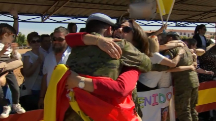 Recibimiento a los militares de la Brigada Extremadura XI en Bótoa