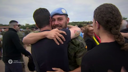 Así ha sido el emocionante reencuentro de los militares extremeños con sus familias