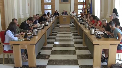 Pleno en el ayuntamiento de Cáceres