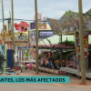 Feriantes montando las atracciones