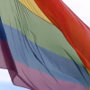Bandera arcoíris ondeando en Extremadura