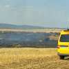 Furgoneta del plan INFOEX frente a un incendio