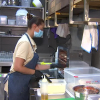 Sara trabajando en la cafetería Floco de Badajoz 