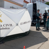La Guardia Civil escolta la casa del detenido mientras se realizan los registros