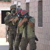 Un grupo de militares simula un ejercicio de protección en la Base General Menacho 