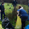 Voluntarios recogen residuos en el río Gévora en Badajoz