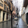 La calle Menacho, repleta de tiendas cerradas