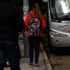 Alumnos subiendo a un autobús 