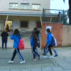 Escolares entrando en el colegio 'Santa Eulalia-Escolapias' de Mérida