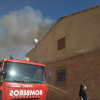Bomberos en un incendio en Campillo de Llerena