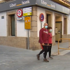 Gente paseando por las calles de Malpartida de Cáceres