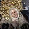 La Virgen de la Soledad, venerada por los fieles en su templo en este Jueves Santo