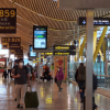 Viajeros en el aeropuerto de Madrid-Barajas Adolfo Suárez, esta mañana
