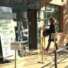 Usuarios extremeños esperando en plena pandemia para entrar en el centro de salud 'Manuel Encinas' de Cáceres.