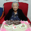 Manuela Álvarez de la Rosa, con su tarta de 101 cumpleaños