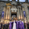 Una cofradía sale de Santo Domingo en Plasencia.