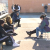 Gente esperando la apertura del cribado en Badajoz