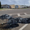 Neumáticos quemados por la huelga de transportistas en Plasencia