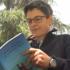 Cristina Sanz, leyendo su libro 'No me llames loco, no te llamaré idiota'