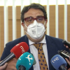 El consejero de Sanidad, José María Vergeles, atendiendo a los medios de comunicación
