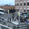 Bus en la estación de tren