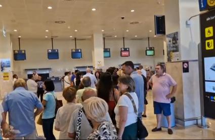Indignación en el aeropuerto de Badajoz