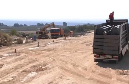 Obras para construir la fábrica de inyección de plástico de 'La Casa de las Carcasas' en Jaraíz