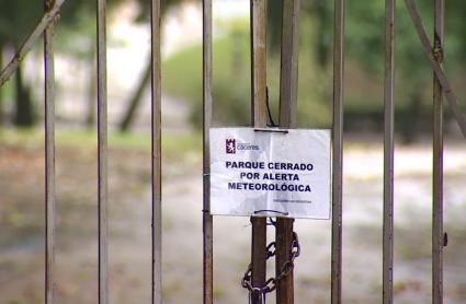 Parque de El Príncipe en Cáceres clausurado por fenómenos meoteorológicos adversos.