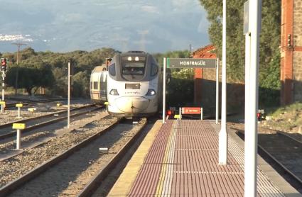 El tren y el AVE serán algunos asuntos que la presidenta de la Junta ponga sobre la mesa en su reunión con Pedro Sánchez del viernes