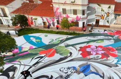 Así luce el impresionante mural de 2.000 metros cuadrados en la plaza de Salorino