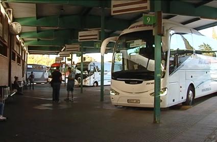 Extremadura estudia limitar la gratuidad del transporte en bus a determinados colectivos y a las rutas regionales