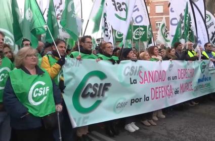 Unos 35.000 funcionarios se manifiestan en Madrid para exigir la continuidad de Muface