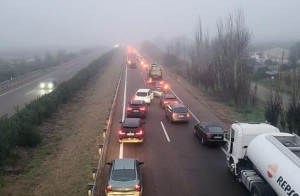 Varios alcances por niebla en la A-5