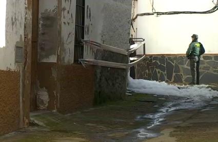 Fallecen un niño de 10 años y una mujer de 71 en un incendio en Castilblanco 