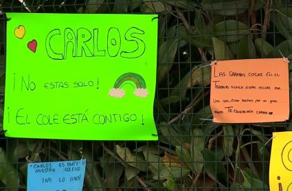  El alumnado  del colegio Juan Vazquez de Badajoz se moviliza contra el deshaucio de Carlos, el antiguo conserje del centro