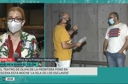 Marina Lacalle informa desde el teatro de Oliva de la Frontera minutos antes de su reapertura