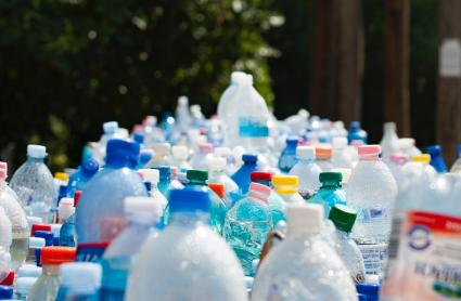 Botellas de plástico no reutilizables