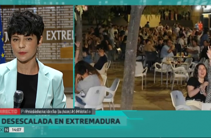 Inma Montero haciendo directo y terraza llena en Badajoz sin medidas de seguridad