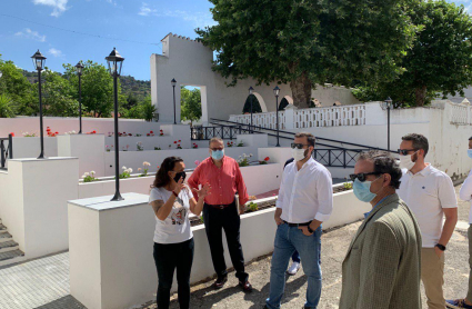 El alcalde de Cáceres en la inauguración de la mejora de la plaza