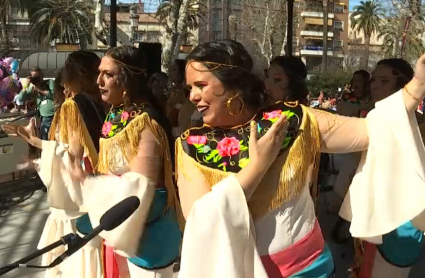 Actuación de 'Las Chimixurris" en el Carnaval de Badajoz