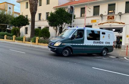 Momento en el que el detenido abandona el cuartel de Zafra en dirección a la prisión de Badajoz.