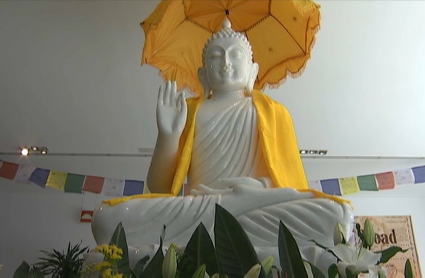 Réplica de Buda en el Palacio de Congresos de Cáceres