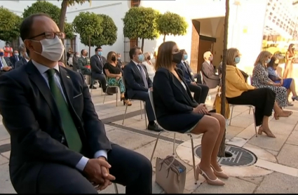 Los portavoces políticos en la Asamblea han ocupado un mismo espacio dentro del Patio de los Naranjos, escenario de la ceremonia. Cayetano Polo, Lara Garlito, Cristina Teniente e Irene de Miguel.