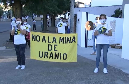 protesta de los vecinos de Zahínos contra la instalación de una mina de uranio