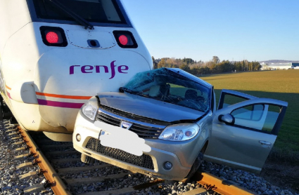 Vehículo arrollado por un tren