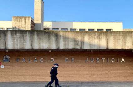 La Policía, patrullando por El Peri